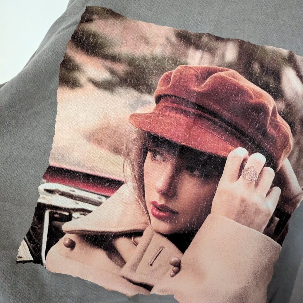 NWOT Red Taylor's Version Album Cover Pullover Crewneck Sweater - Picture 2 of 5